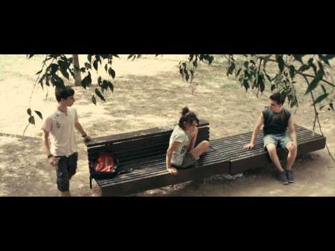 Alex, Gabi y Oki en el parque.