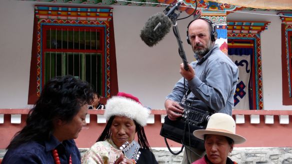 Carlos de Hita durante el rodaje de -Historias de la montaña de la bruma-