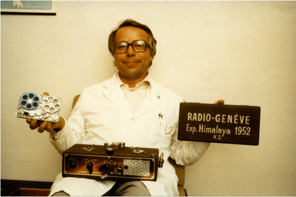 Stefan Kudelsky con uno de los primeros Nagras, utilizado en una expedición al Himalaya en 1952.