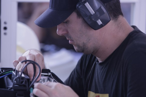 Ferrán Mengod en pleno trabajo como sonidista.