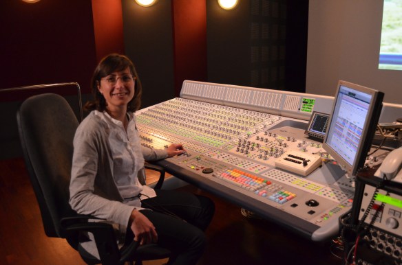 La Mezcladora y Editora de sonido Mónica Cimas.