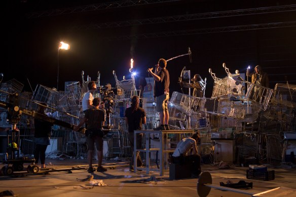 Set de rodaje en elinterior del Hipermercado.