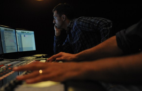 Durante las mezclas de -Los Últimos Días-.